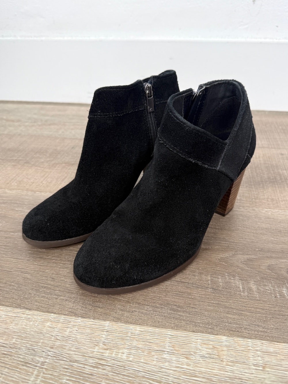 Koolaburra by UGG Size 6.5 Amalea Black Suede Block Heel Ankle Boots